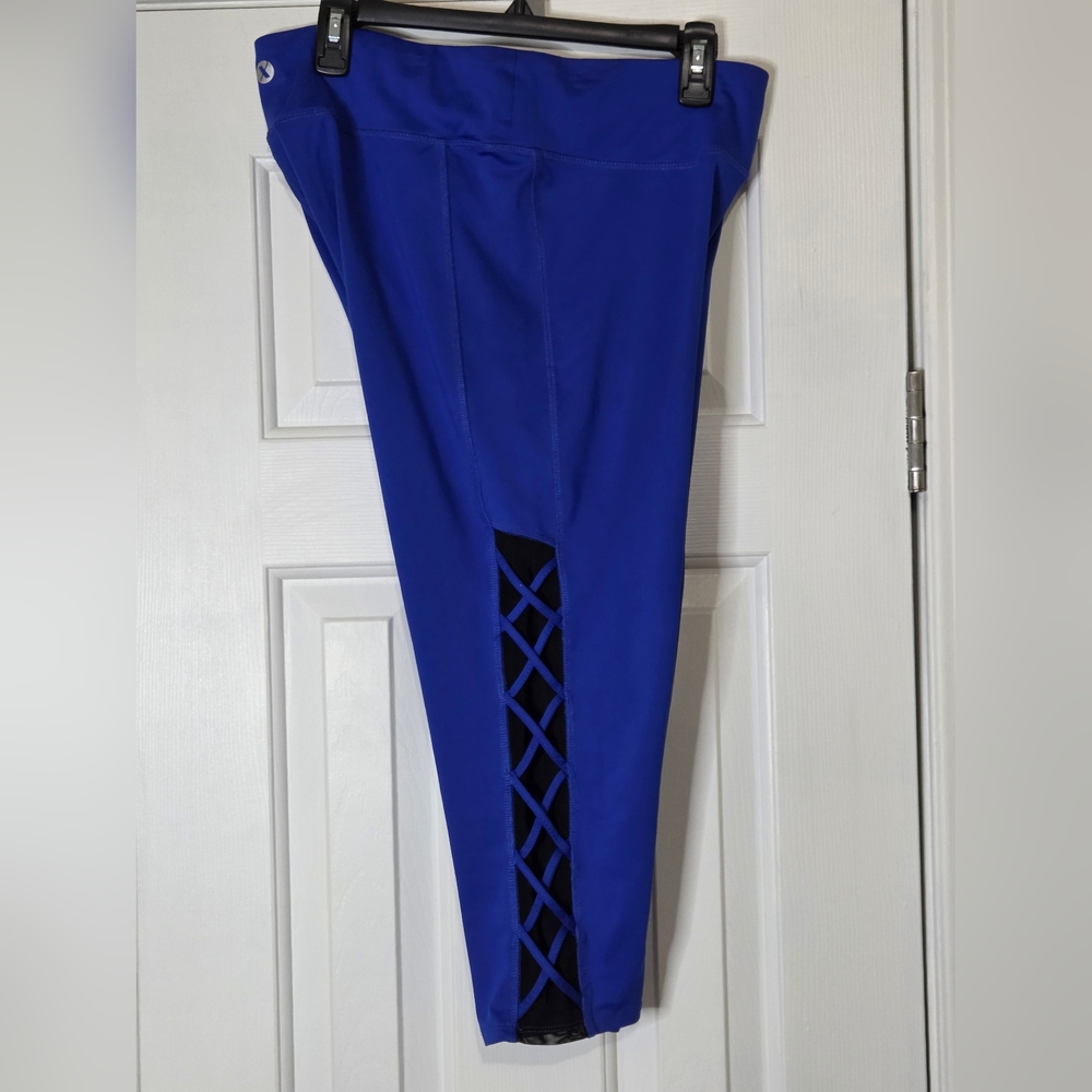 Xersion Women's Mesh Lattice Side Cutout Active Capri Leggings Blue/Black Size L - Picture 3 of 9